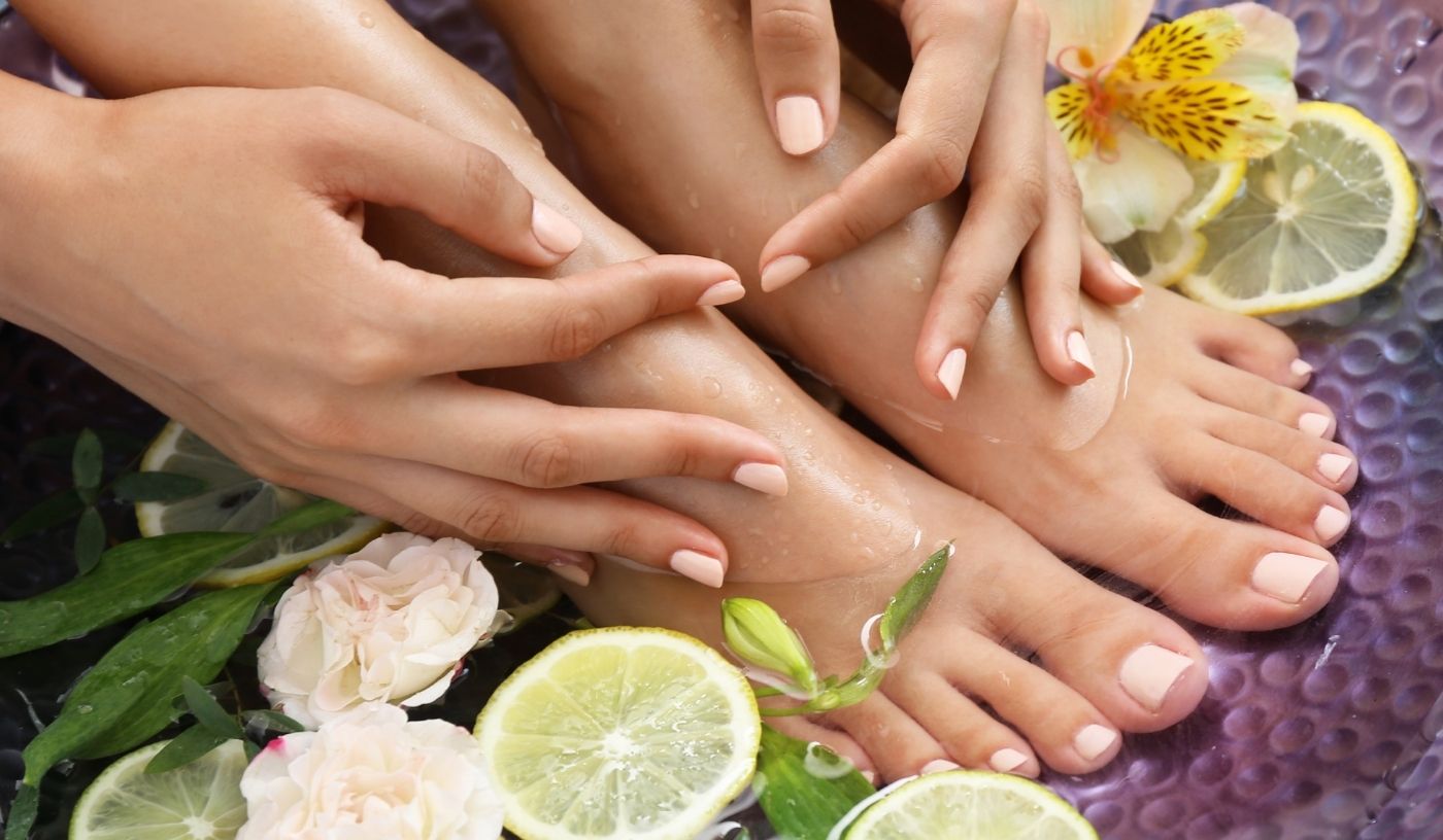 Deluxe Manicure & Pedicure